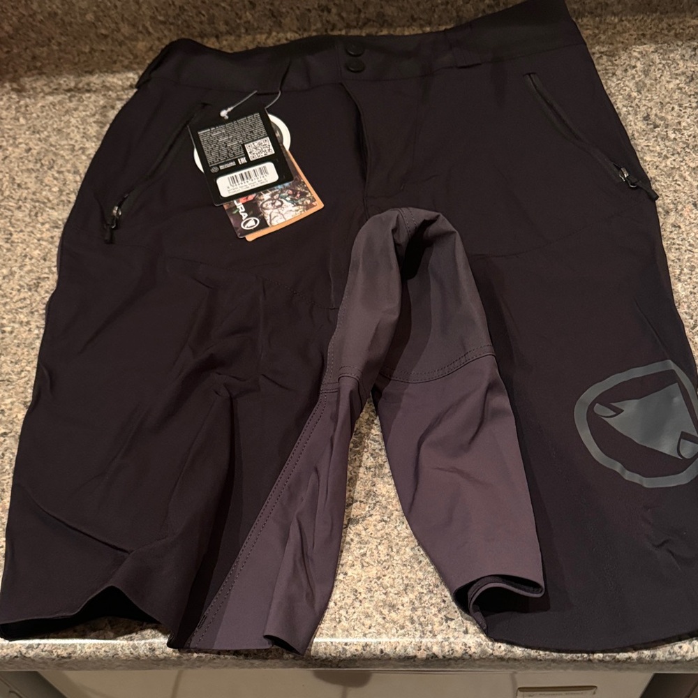 Endura MT500 Spray Short Mountain Biking Black Shorts with Zipper Pockets